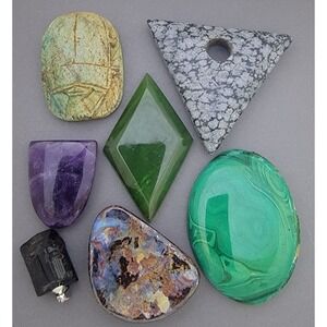 LOT OF PENDANTS SCARAB OPAL JADE AMETHYST MALACHITE SNOWFLAKE OBSIDIAN TOURMALIN